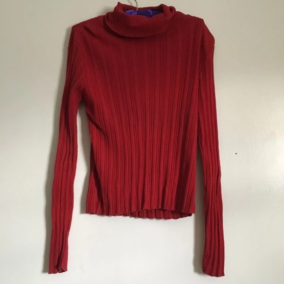 Red turtleneck - Picture 1 of 2